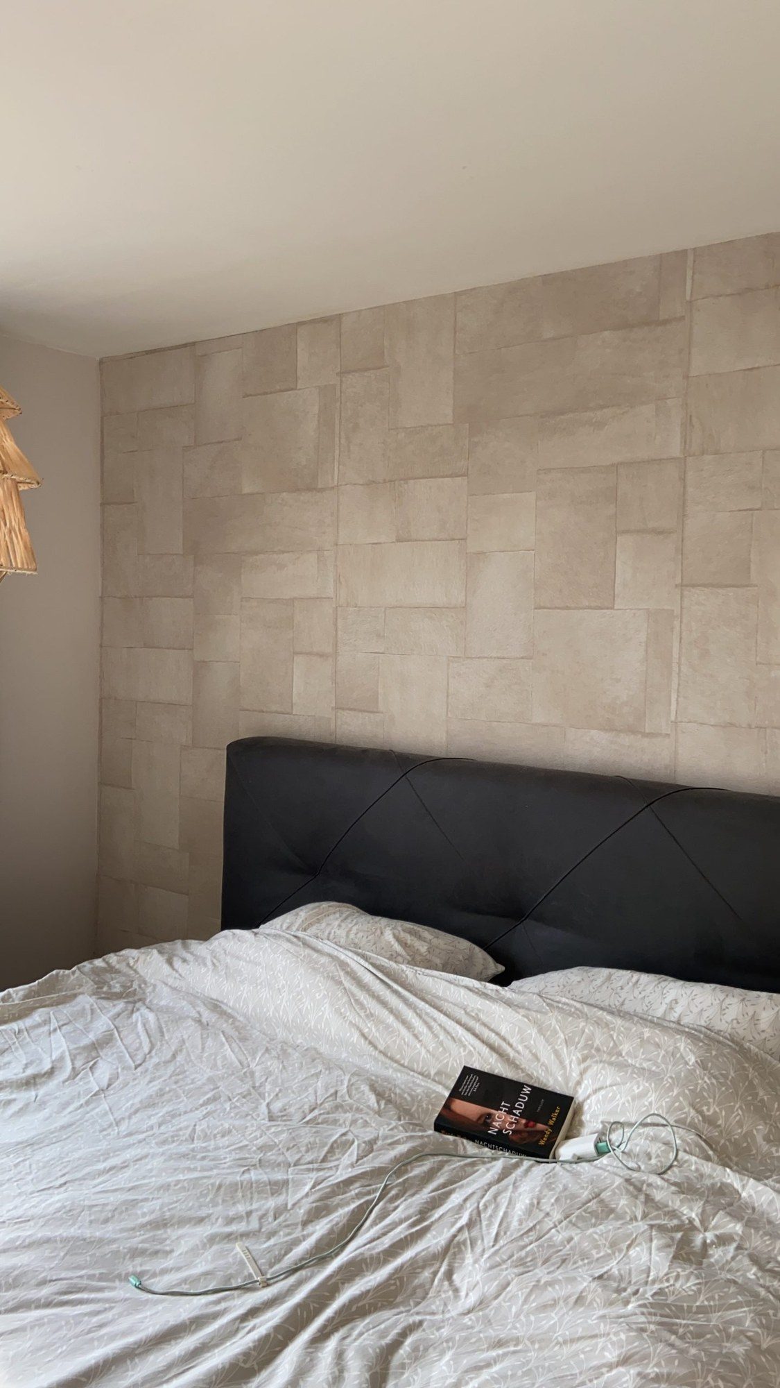 Linnen structuur achter het bed, Slaapkamer